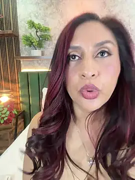 Snapshot of MonicaMoret chatting on June 26, 12:20 pm MonicaMoret online show from June 26, 12:20 pm