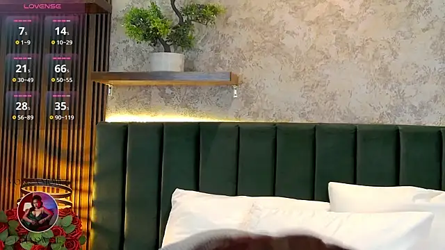 Snapshot of MonicaMoret chatting on July 16, 12:33 pm MonicaMoret online show from July 16, 12:33 pm