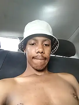 Snapshot of bobzerr chatting on February 9, 9:24 am bobzerr online show from February 9, 9:24 am