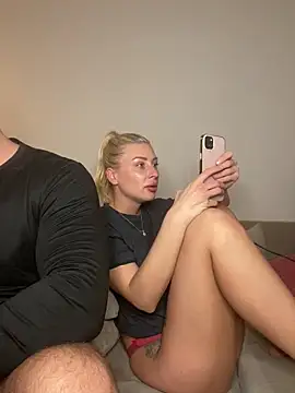 Snapshot of belle98 chatting on March 1, 8:10 pm belle98 online show from March 1, 8:10 pm