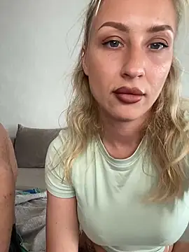 Snapshot of belle98 chatting on March 21, 1:56 pm belle98 online show from March 21, 1:56 pm