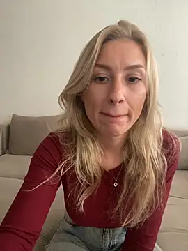 Snapshot of belle98 chatting on October 2, 4:25 pm belle98 online show from October 2, 4:25 pm