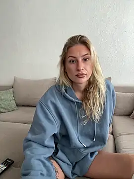 Snapshot of belle98 chatting on October 27, 1:37 pm belle98 online show from October 27, 1:37 pm