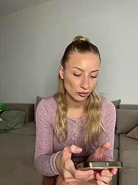 Snapshot of belle98 chatting on November 16, 1:39 pm belle98 online show from November 16, 1:39 pm