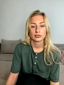 Snapshot of belle98 chatting on November 25, 9:42 am belle98 online show from November 25, 9:42 am