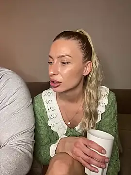 Snapshot of belle98 chatting on December 13, 7:53 pm belle98 online show from December 13, 7:53 pm