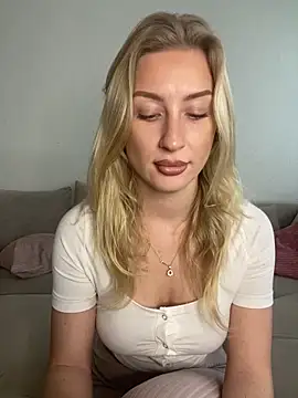 Snapshot of belle98 chatting on December 18, 1:17 pm belle98 online show from December 18, 1:17 pm