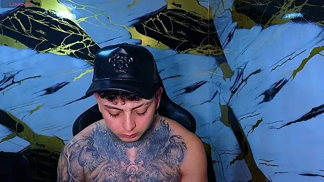 Kevin22 222 online show from May 5, 1:02 am