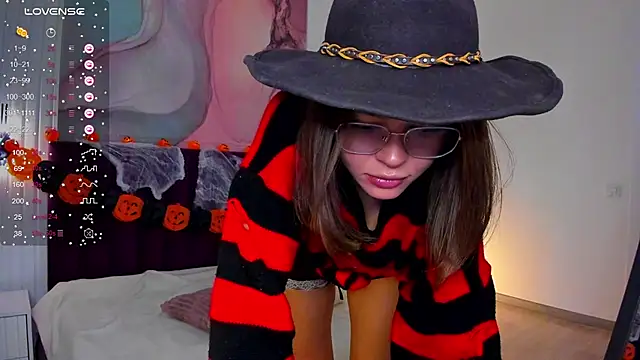 Kelly Cuutie online show from October 29, 1:30 am