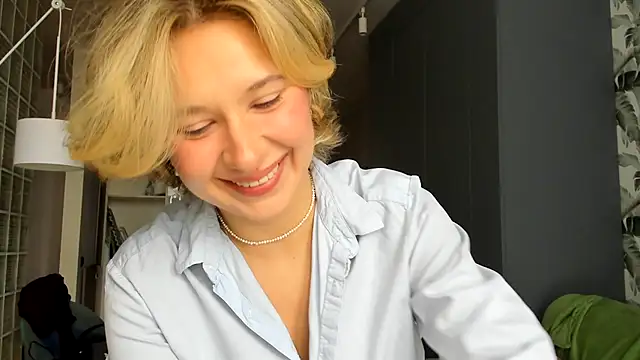 Lilith lutherlow online show from December 21, 11:17 am