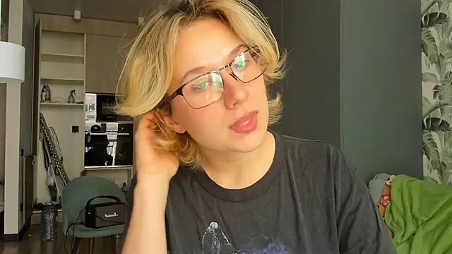 Lilith lutherlow online show from January 16, 12:42 pm