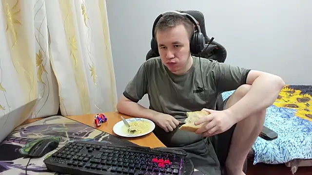 iliaskrislove online show from October 24, 4:14 pm