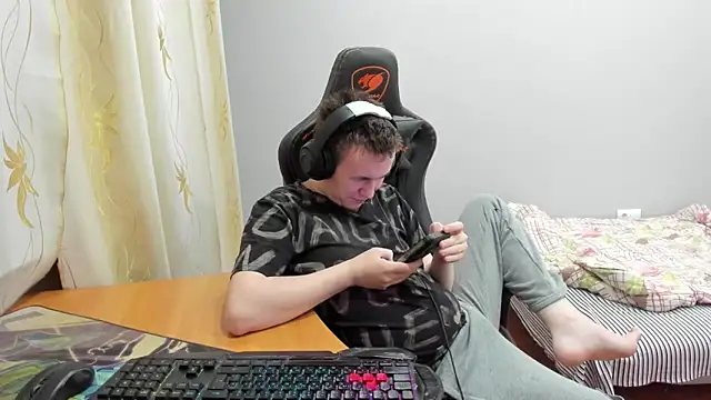 iliaskrislove online show from November 21, 7:34 pm