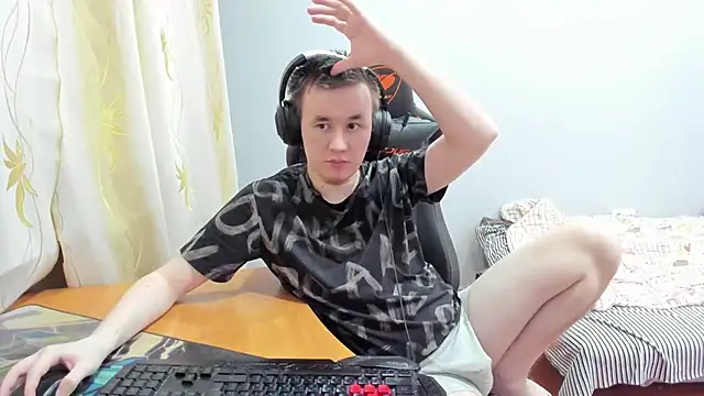 iliaskrislove online show from November 22, 7:57 pm