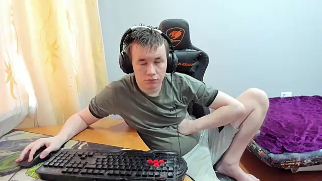 iliaskrislove online show from December 19, 6:20 am