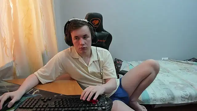 iliaskrislove online show from February 1, 9:08 am