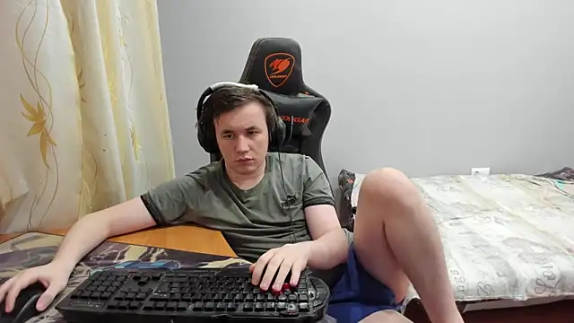 iliaskrislove online show from February 3, 9:20 pm