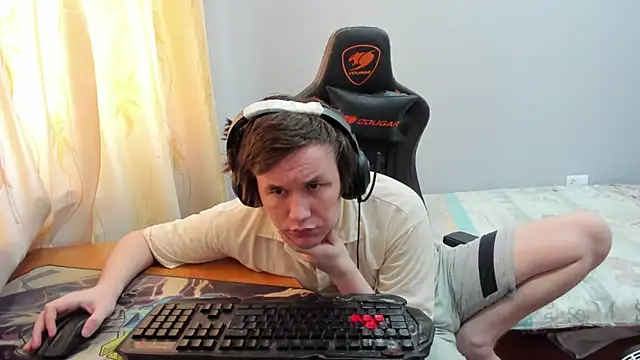 iliaskrislove online show from February 19, 7:15 am