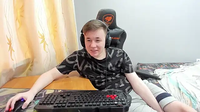 iliaskrislove online show from April 28, 2:33 pm