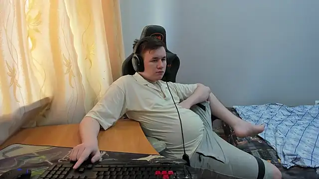 iliaskrislove online show from May 7, 5:24 am