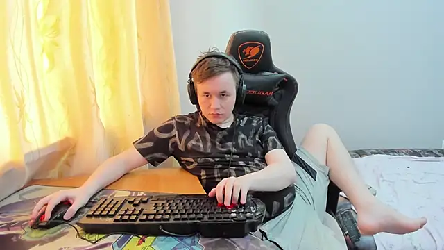 iliaskrislove online show from May 14, 6:31 am