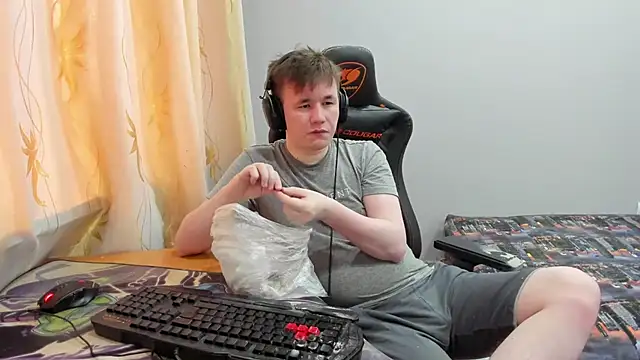 iliaskrislove online show from May 15, 12:39 am