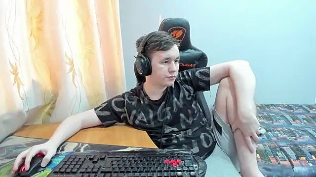 iliaskrislove online show from May 18, 4:13 pm