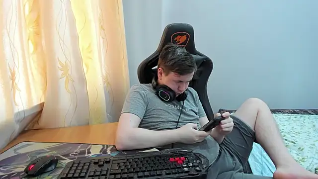 iliaskrislove online show from June 3, 2:33 pm