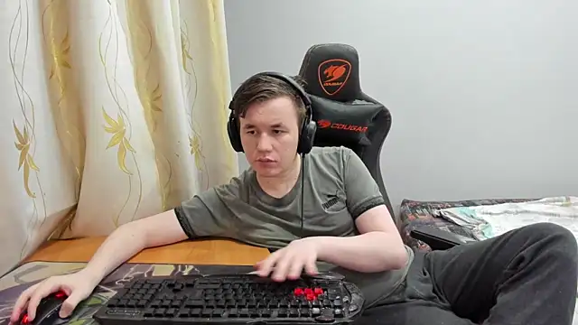 iliaskrislove online show from June 9, 6:41 pm