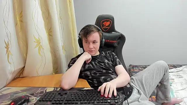 iliaskrislove online show from June 10, 7:02 pm