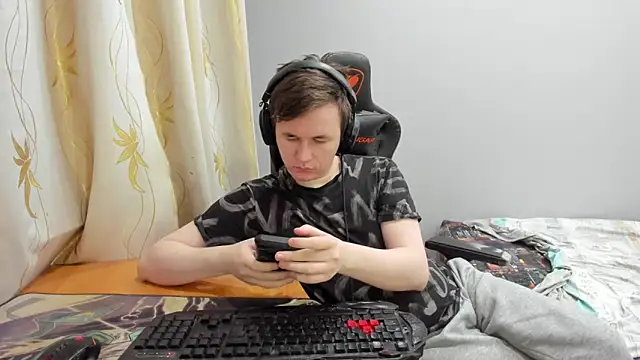 iliaskrislove online show from June 11, 8:51 pm