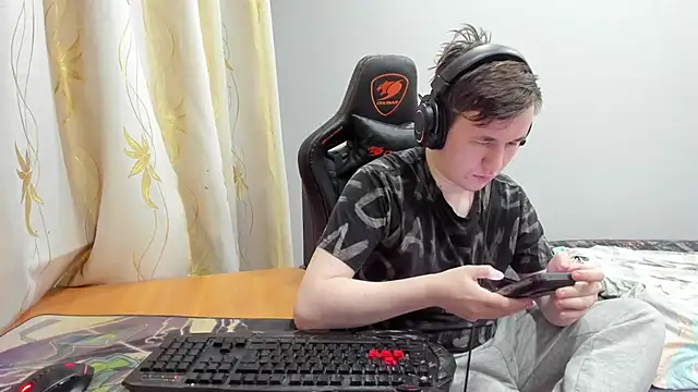 iliaskrislove online show from June 12, 9:03 pm