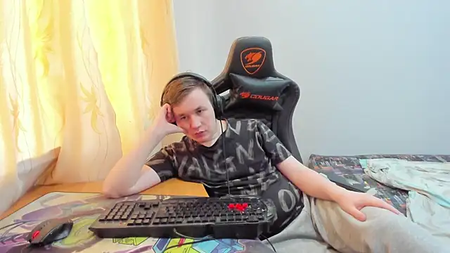iliaskrislove online show from June 13, 9:07 am