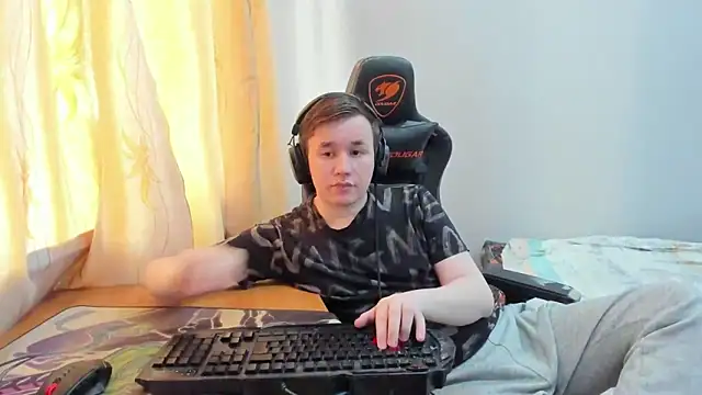iliaskrislove online show from June 14, 2:24 am