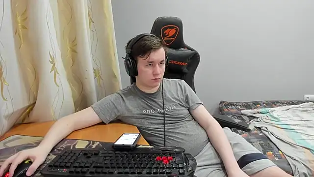 iliaskrislove online show from June 26, 6:23 pm