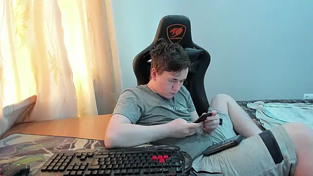 iliaskrislove online show from June 27, 6:29 am