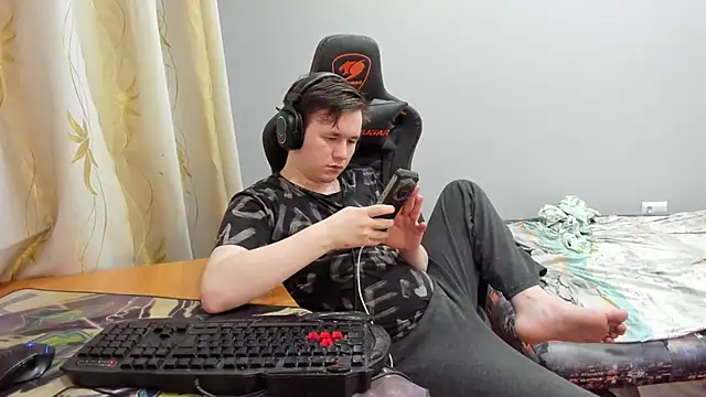 iliaskrislove online show from July 1, 7:02 pm
