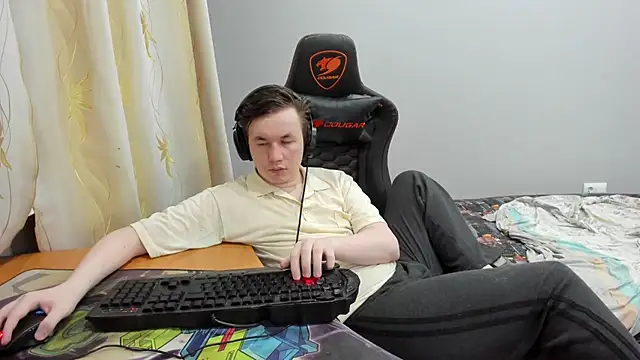 iliaskrislove online show from July 9, 5:39 pm