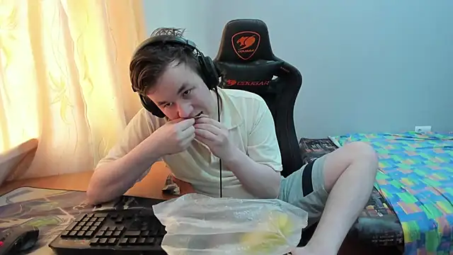 iliaskrislove online show from July 17, 10:55 am