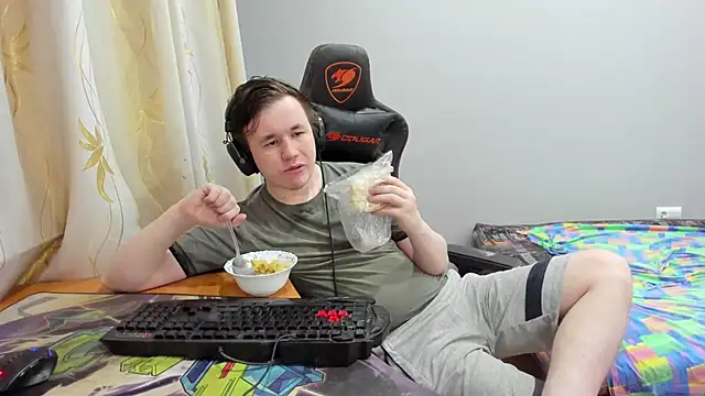 iliaskrislove online show from July 23, 6:28 pm