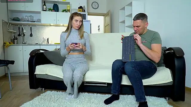 littlesweettifany online show from December 1, 4:40 pm