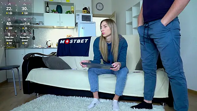 littlesweettifany online show from December 12, 9:40 am