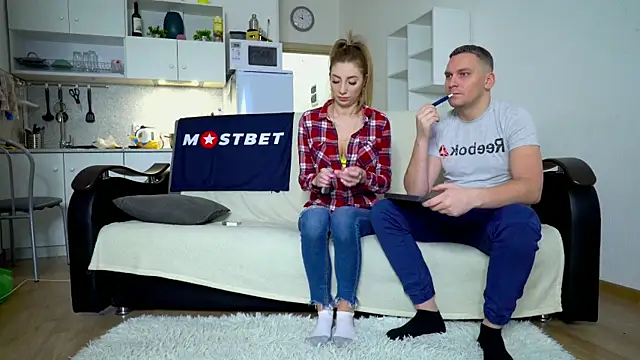 littlesweettifany online show from December 28, 9:20 am