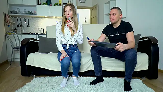 littlesweettifany online show from January 23, 11:58 am