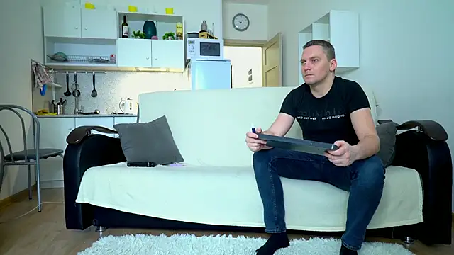 littlesweettifany online show from February 10, 11:25 am