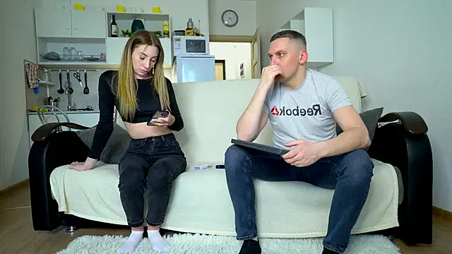 littlesweettifany online show from March 10, 1:43 pm