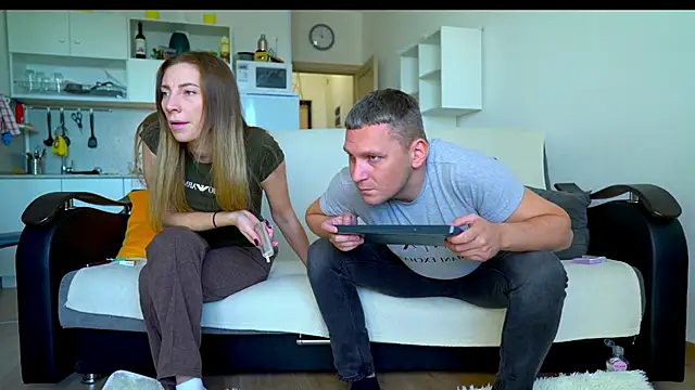 littlesweettifany online show from October 1, 11:05 am