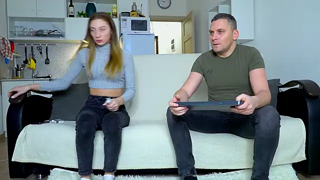 littlesweettifany online show from December 4, 11:19 am