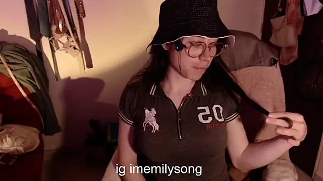 emily pearl  online show from November 27, 11:07 pm