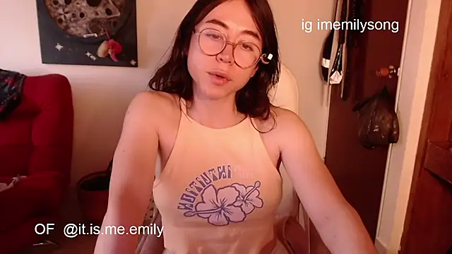 emily pearl  online show from March 14, 10:59 pm